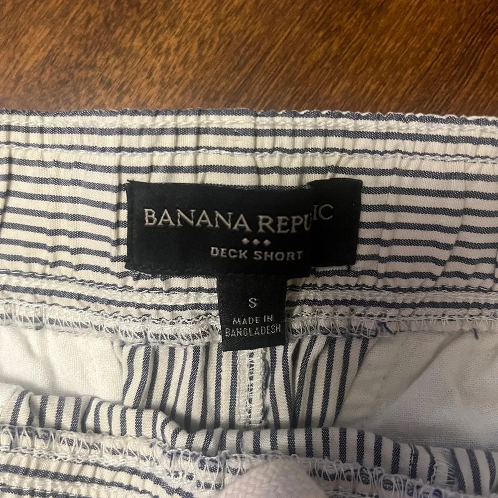 Banana Republic Navy and White Deck Shorts, Small